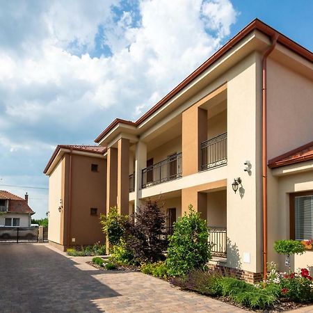 Villa Ephelia Dunajská Streda Εξωτερικό φωτογραφία
