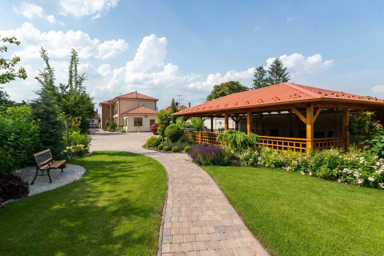 Villa Ephelia Dunajská Streda Εξωτερικό φωτογραφία