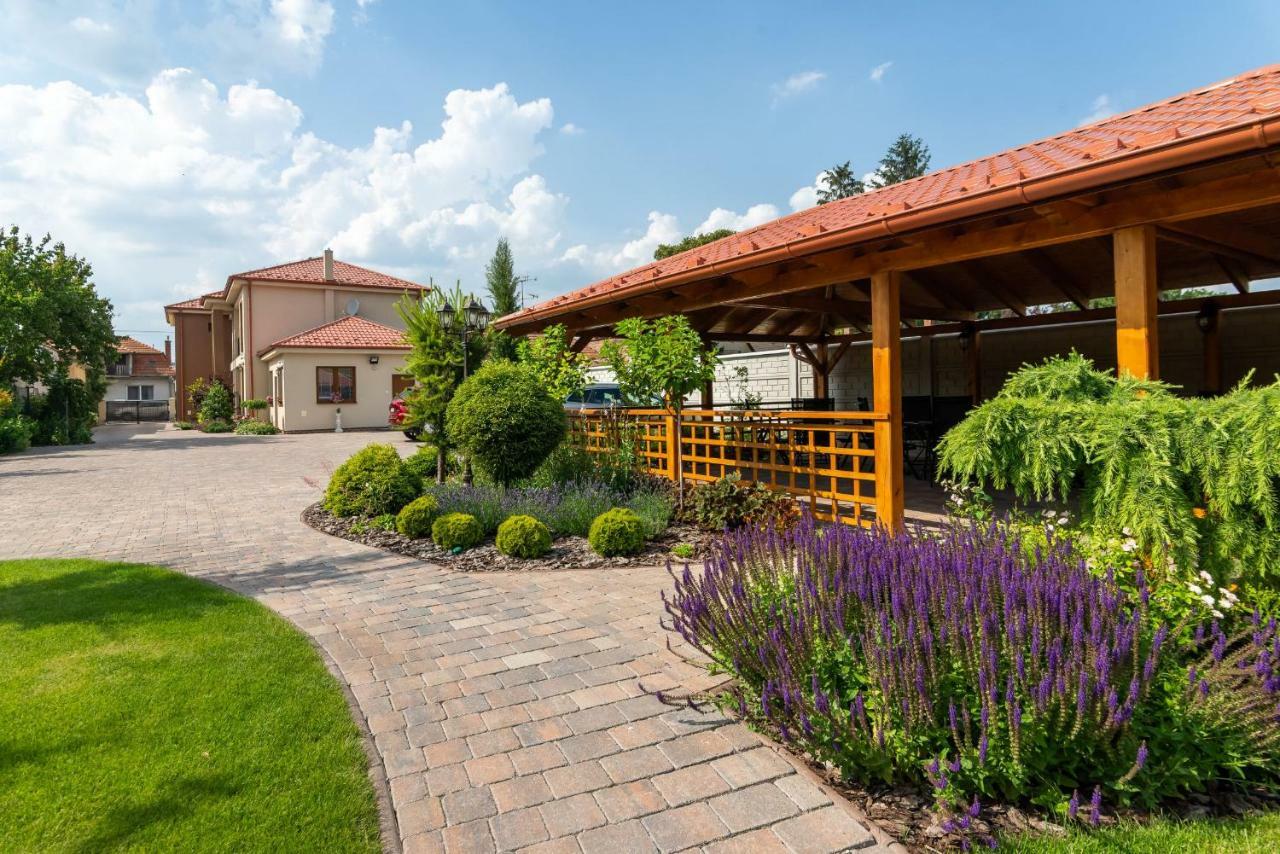 Villa Ephelia Dunajská Streda Εξωτερικό φωτογραφία