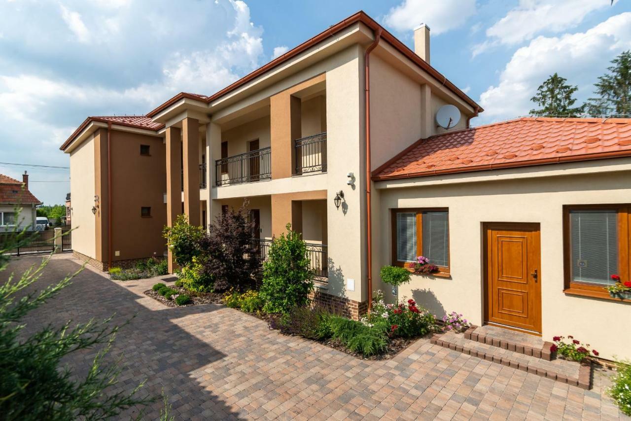 Villa Ephelia Dunajská Streda Εξωτερικό φωτογραφία